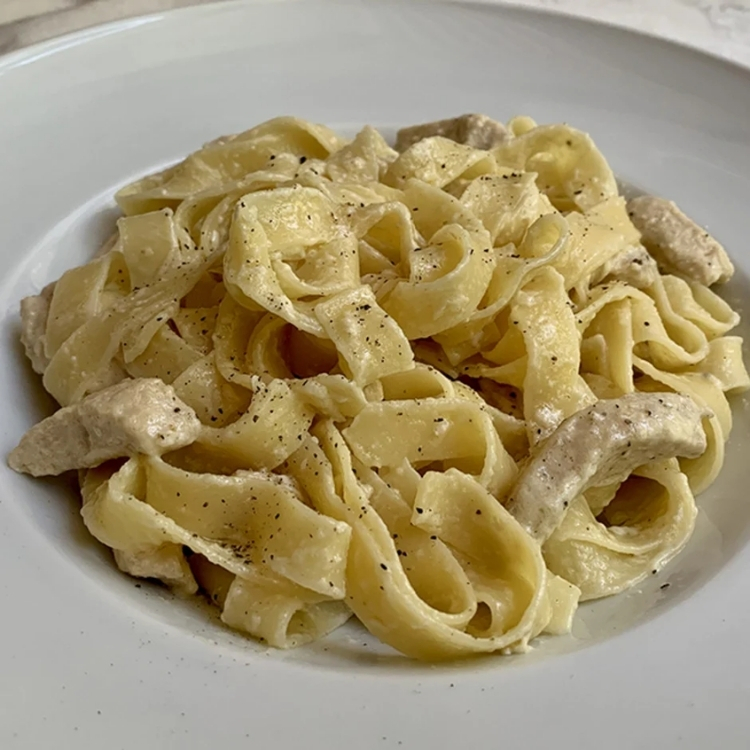 Tavuklu Fettucini Alfredo